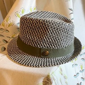 Black and white fedora. Unisex.